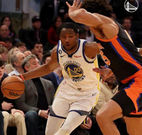 开云体育官网-内线防守被尼克斯打穿 勇士士气萎靡继续坠落