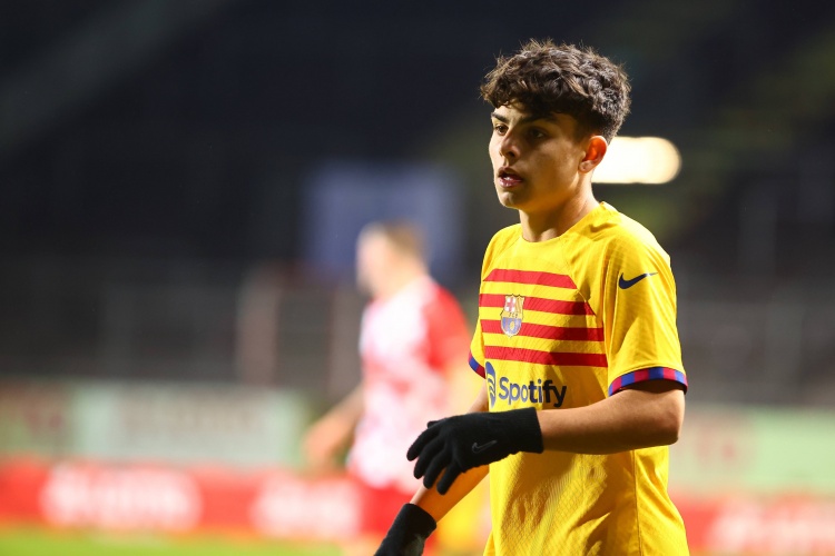 kaiyun-18岁上演巴萨一线队首秀！每体：埃斯帕特来自拉玛西亚，曾踢中场