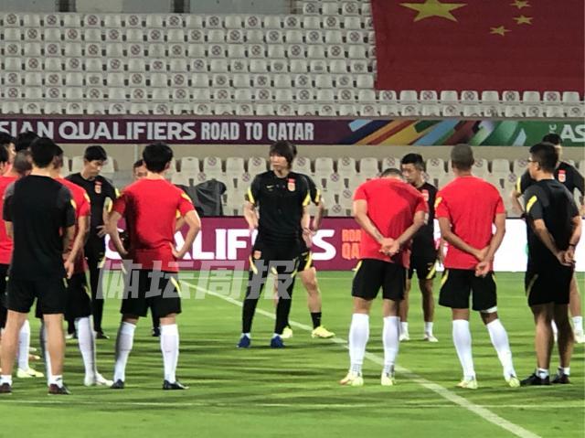 kaiyun-16面国旗等待飘扬 中越之战最后踩场国足三人缺阵