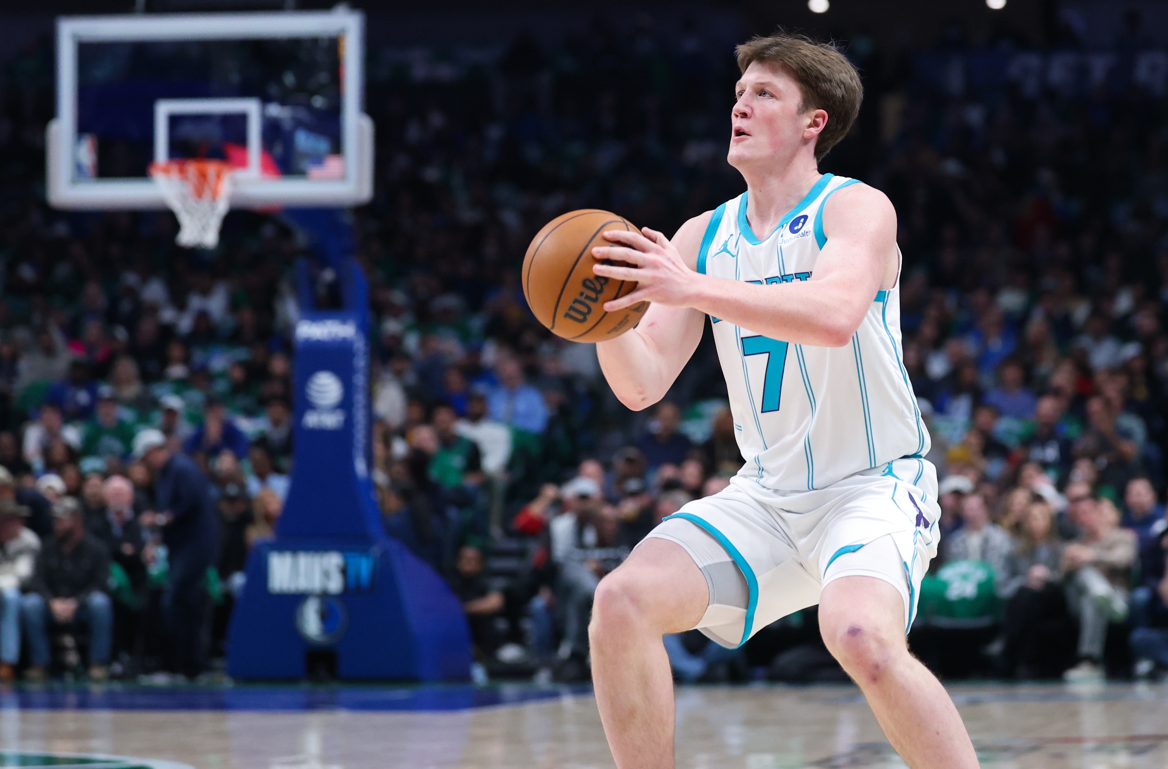 调整能力极强！克尼佩尔第三节6中5&amp;三分4中3轰17分 上半场仅2分